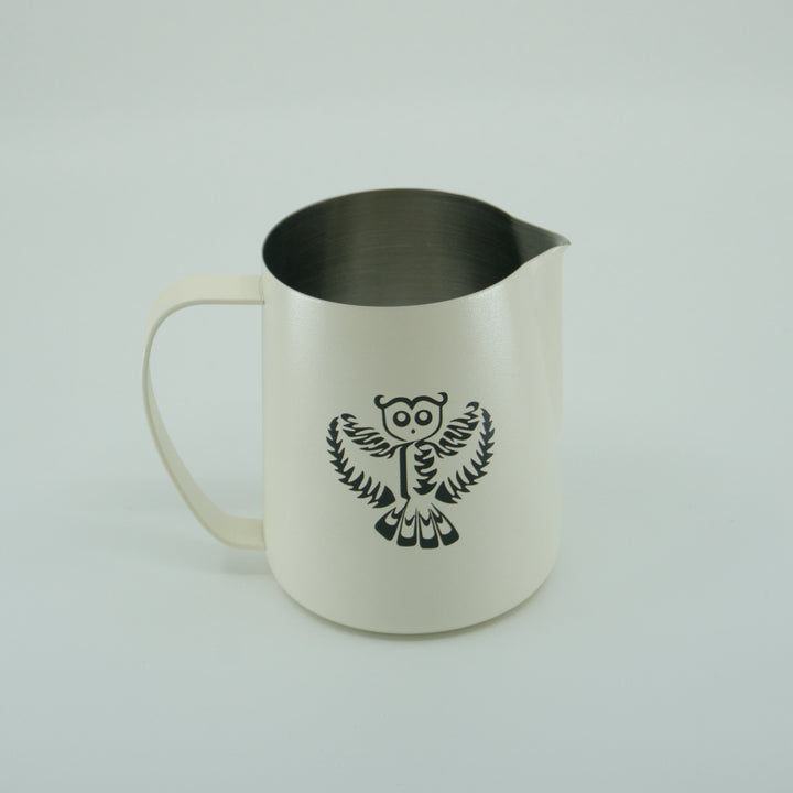 Dario Pieber Latte Art Milch Pitcher - Coffee Coaching Club