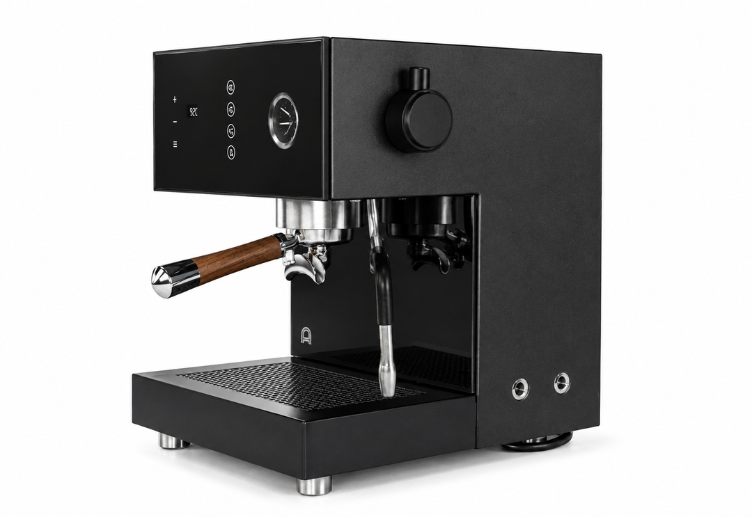 Arkel Tide Schwarz von der Steam-Wand-Seite – Gear-Pump-Drehrad und Saturated Group Head der Espressomaschine