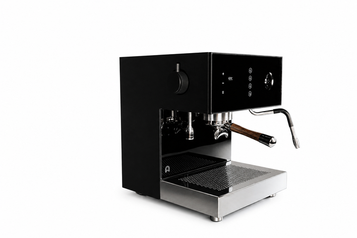 Arkel Tide Espressomaschine Schwarz – Studio-Frontansicht mit Touch-Bedienpanel und Edelstahl-Tropfschale