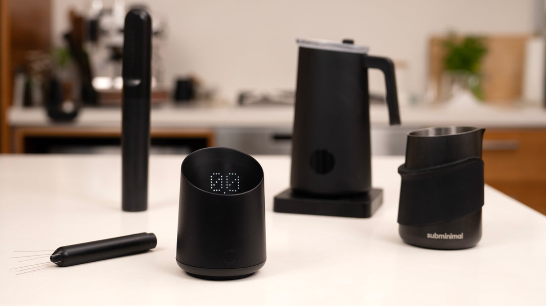 Subminimal Subscale dosing cup with built-in scale - Coffee Coaching Club