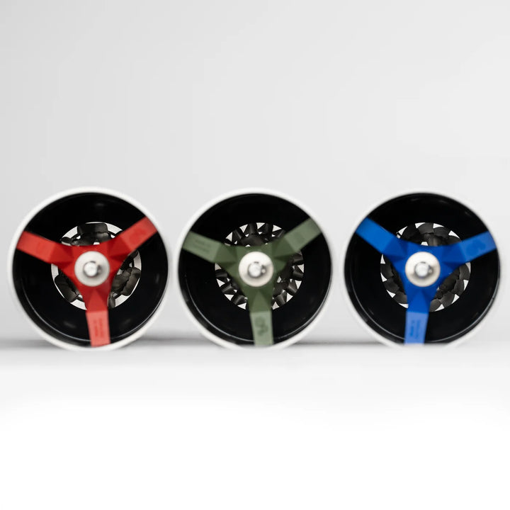 Comandante C40 MK4 with Tigershark burrs – top view comparing three body colours (red, olive, blue) – Coffee Coaching Club