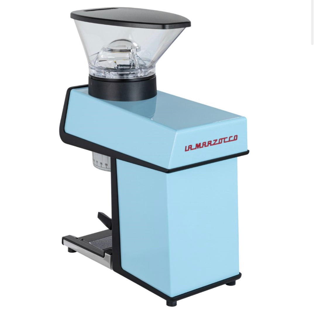 La Marzocco Pico in Rot – Frontansicht halbseitlich von rechts – Coffee Coaching Club