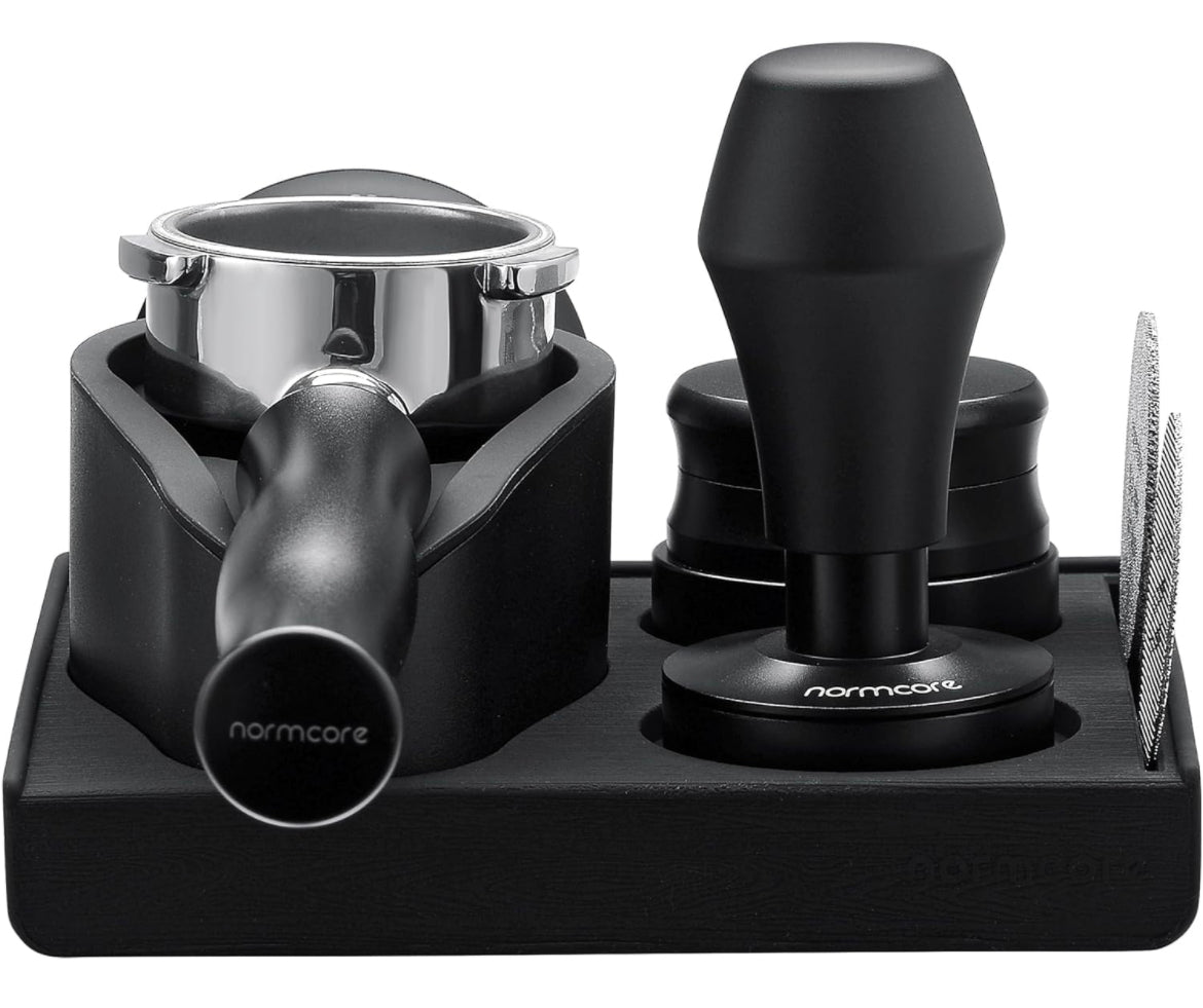 Normcore Tamping Station compacta con portafiltro – Coffee Coaching Club 2