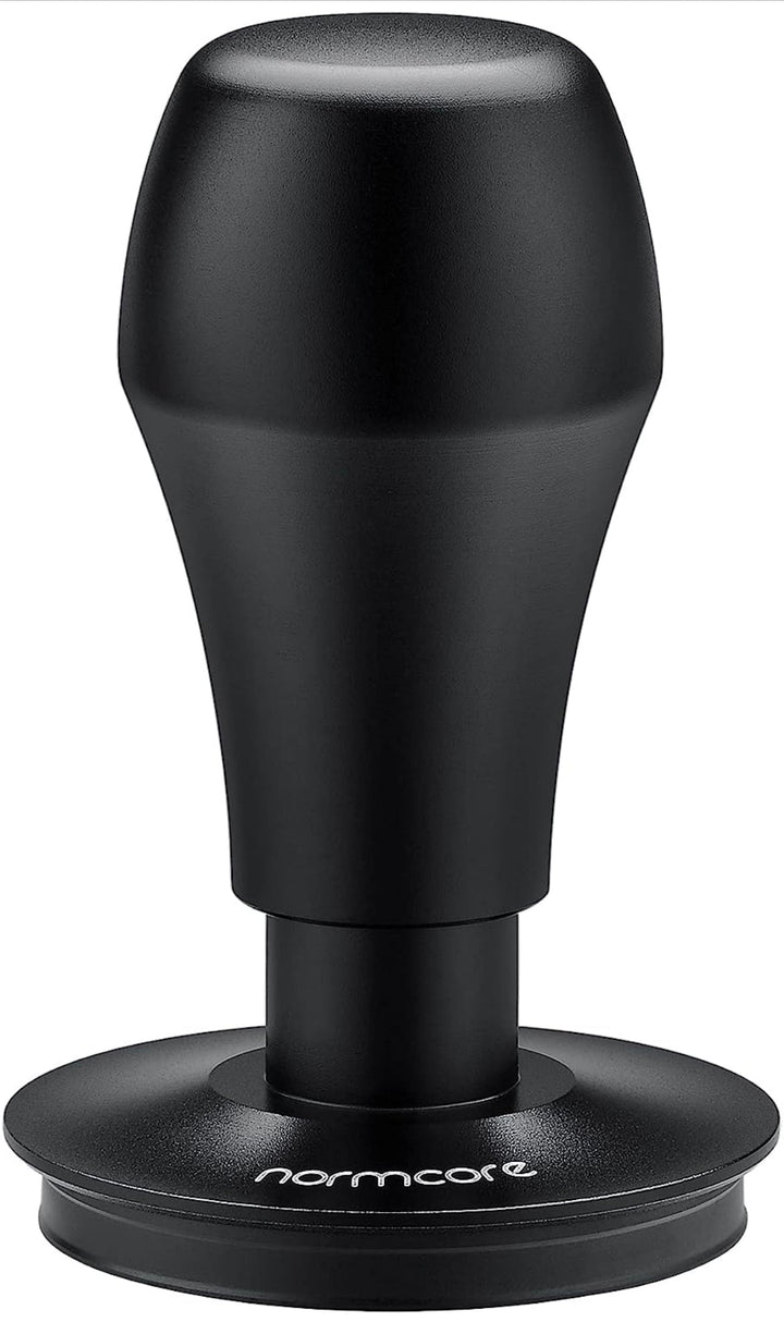 Normcore Tamper Druckregulierend Titan PVD 53.3 mm Stand – Coffee Coaching Club