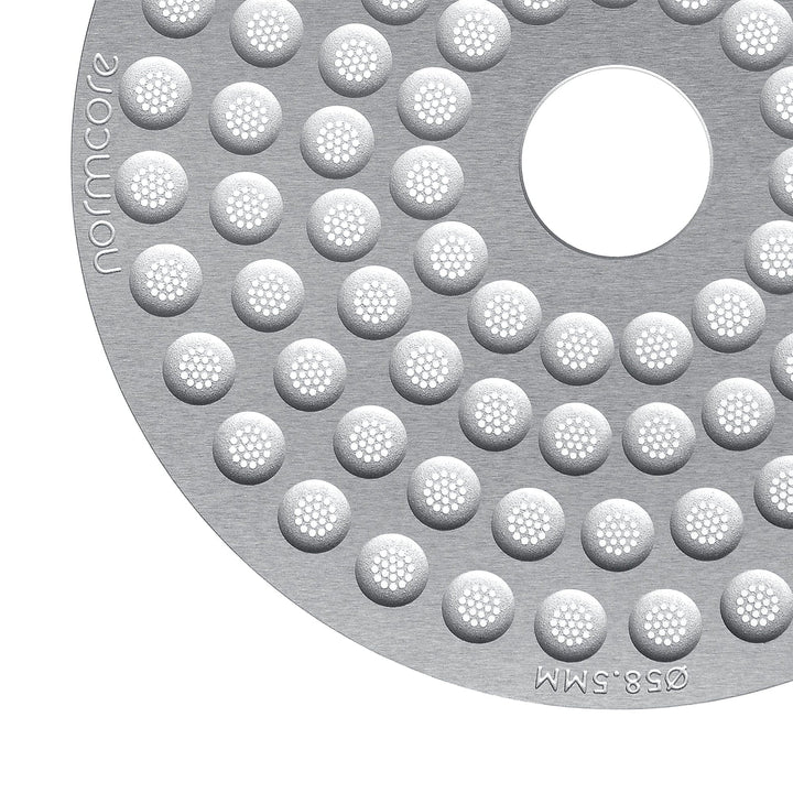 Normcore Puck Screen 0,8 mm Edelstahl und Titan-PVD – Coffee Coaching Club 2