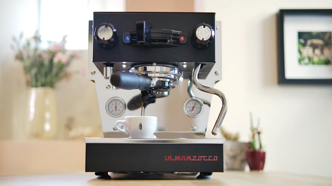 La Marzocco Linea Micra in black – espresso ritual with cup – Coffee Coaching Club