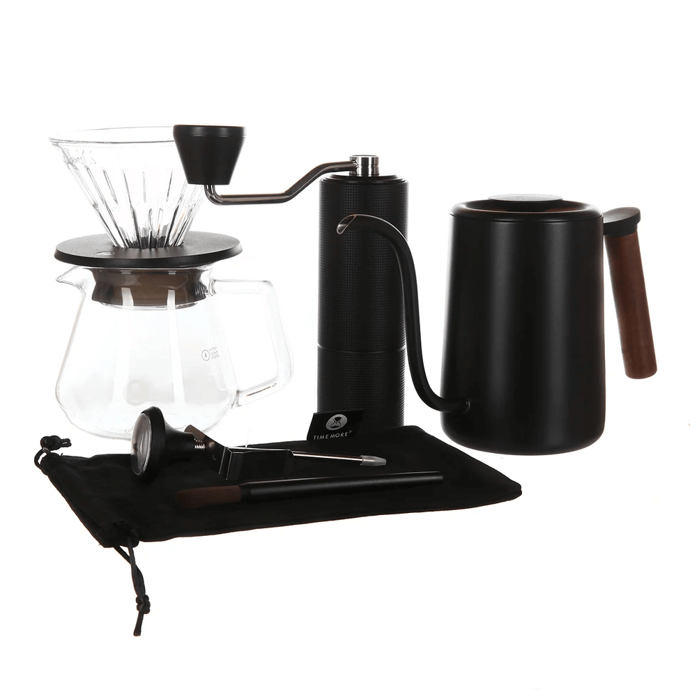 Timemore Pour Over Geschenk Set - C3S Pro Kaffeemühle, Gooseneck Kettle, Filterhalter, Thermometer, Bürste und Glaskaraffe - Coffee Coaching Club