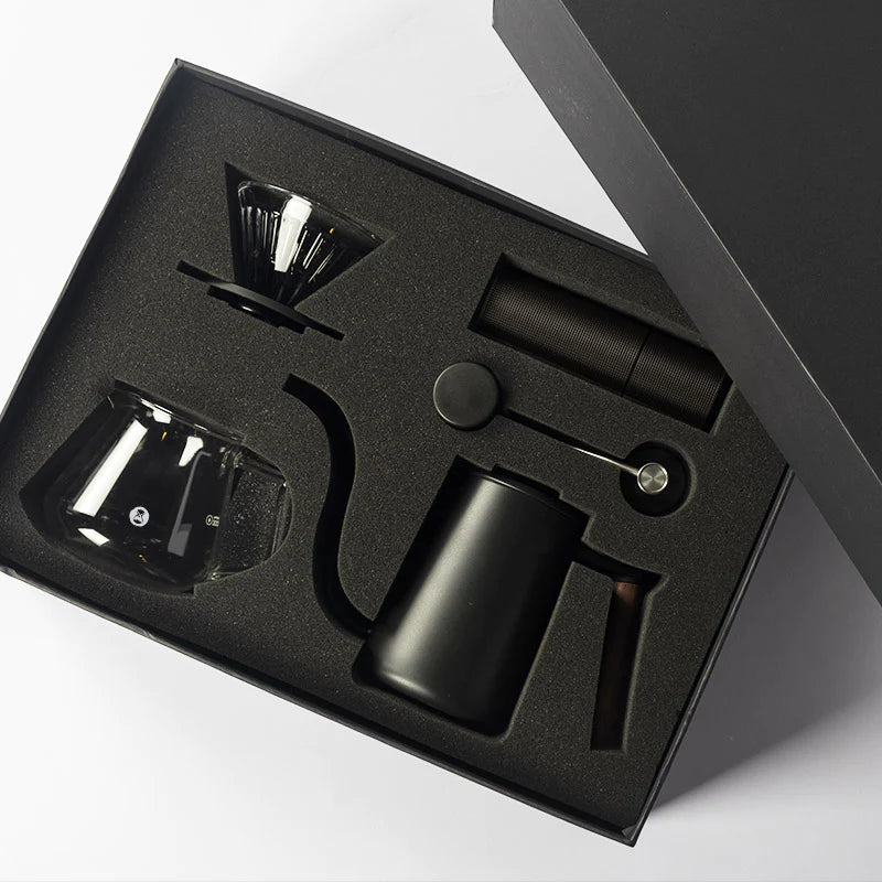 Timemore Pour Over Geschenk Set - C3S Pro Kaffeemühle, Gooseneck Kettle, Filterhalter, Thermometer, Bürste und Glaskaraffe - Coffee Coaching Club