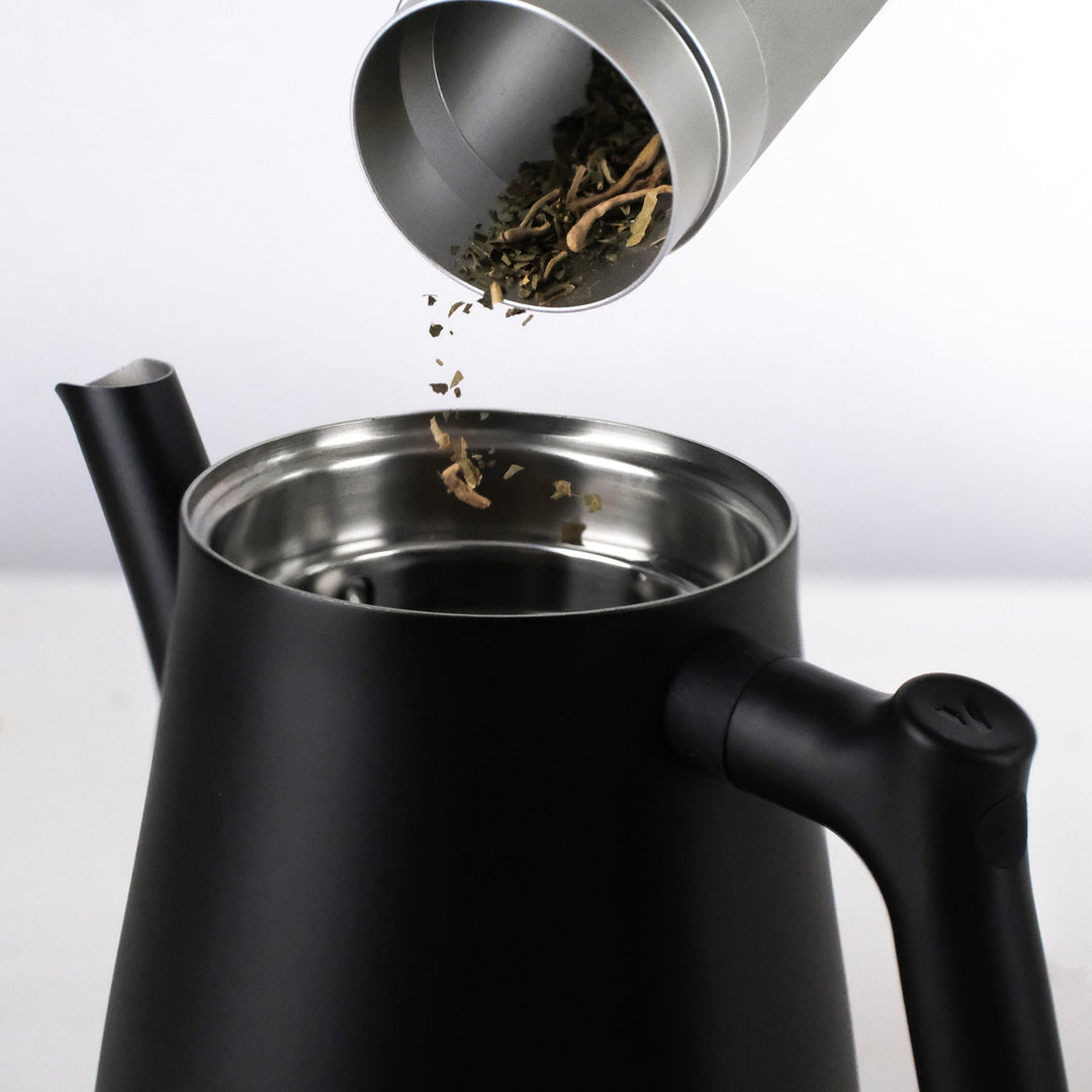 Varia AURA Teekanne 1.0L mit Präzisionsausguss – Coffee Coaching Club 2