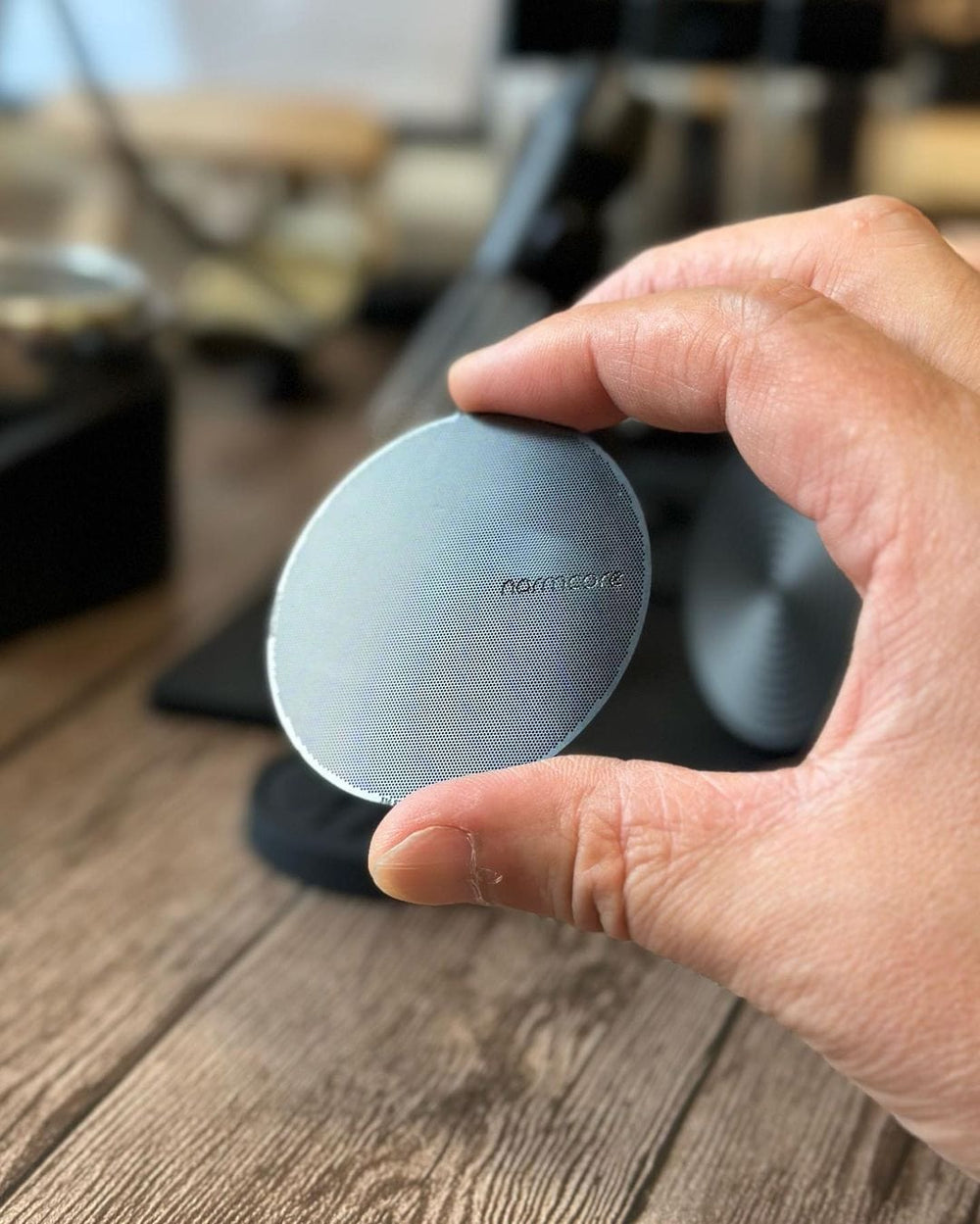 Normcore Ultra-Slim Puck Screen auf dem Kaffeebett – Coffee Coaching Club 4