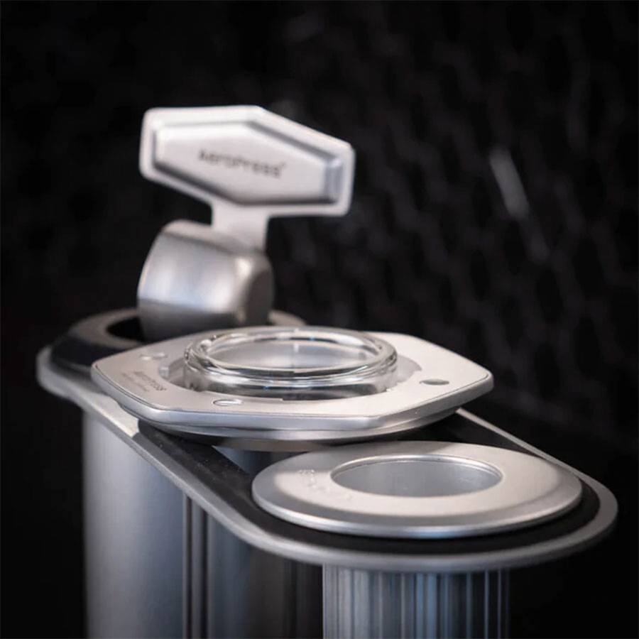 AeroPress Edelstahl-Organizer – Hochwertige Aufbewahrung für deine Kaffeestation - Coffee Coaching Club GmbH
