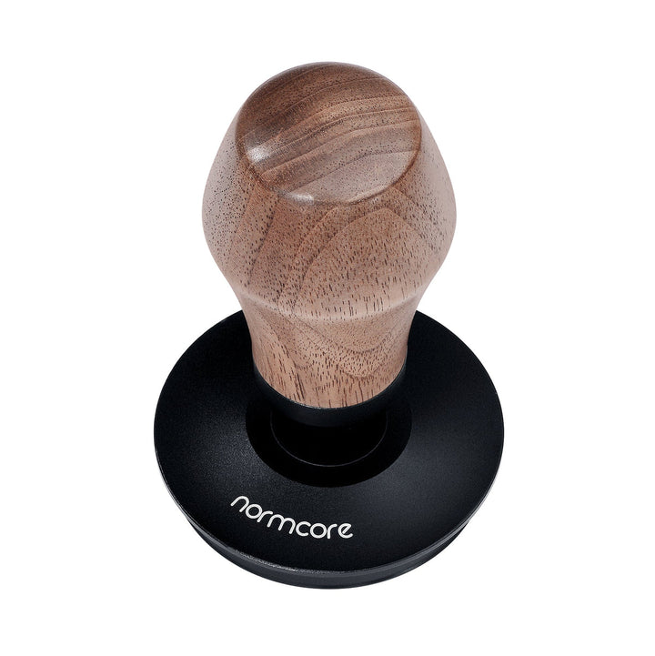 Normcore Tamper Titan PVD Nussbaum 58.5 mm – Coffee Coaching Club 2