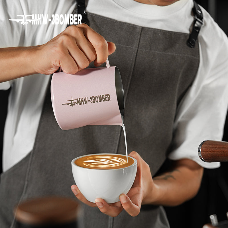 MHW-3BOMBER Lattiera 5.0 Sakura Pink 600 ml - Coffee Coaching Club