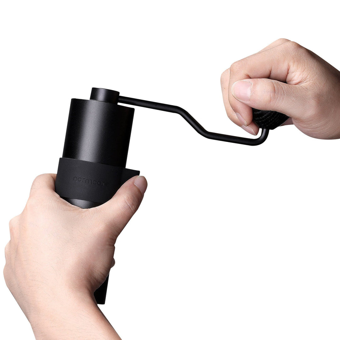 Normcore Molinillo de Café Manual V2 / Cuerpo de Molienda de 38 mm Revestido en Titanio - Coffee Coaching Club