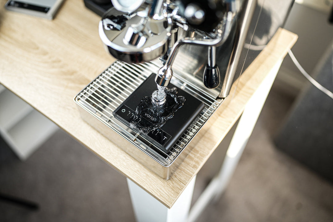 Varia AKU espresso coffee scale black - Coffee Coaching Club