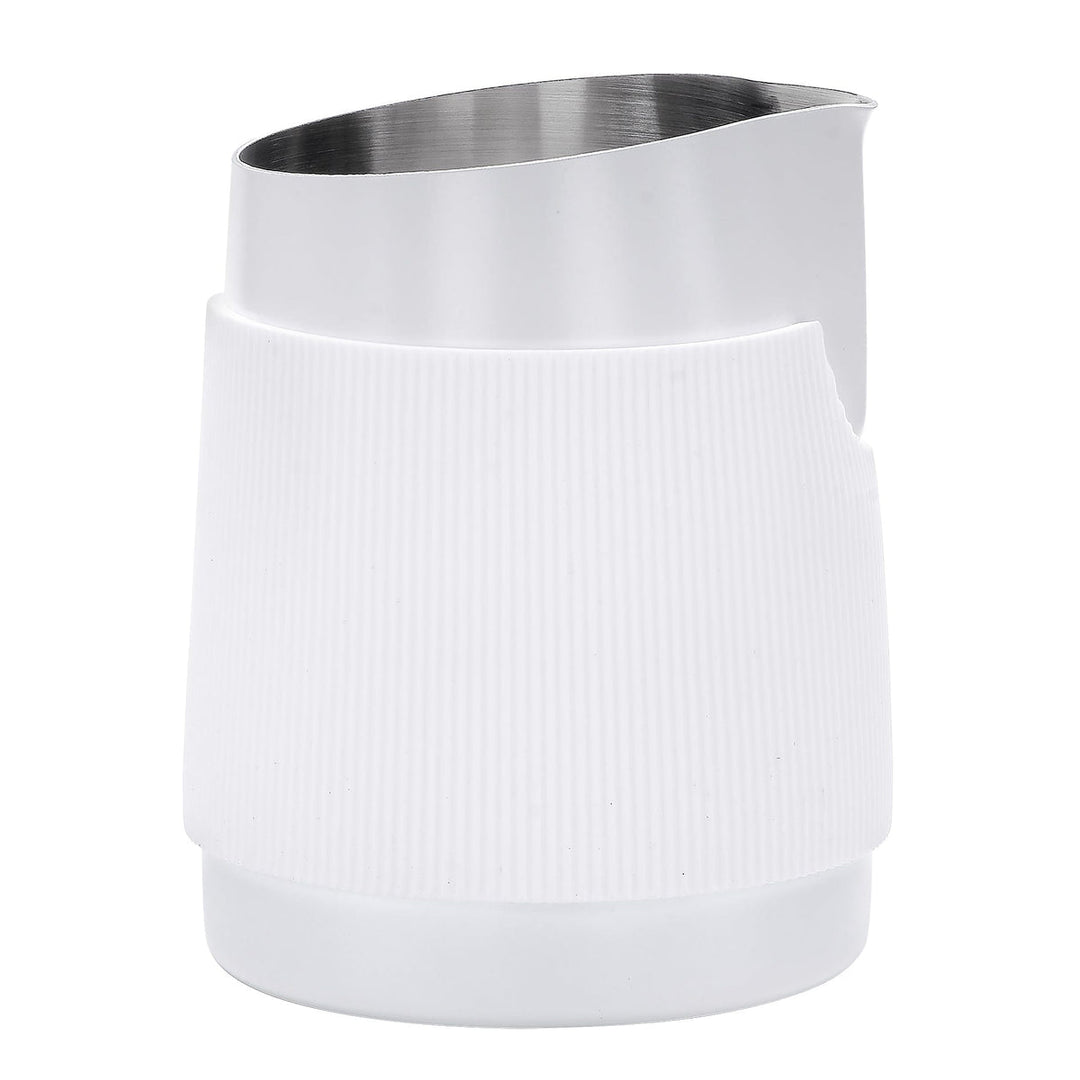 Normcore Milchpitcher grifflos Detailaufnahme – Coffee Coaching Club 14