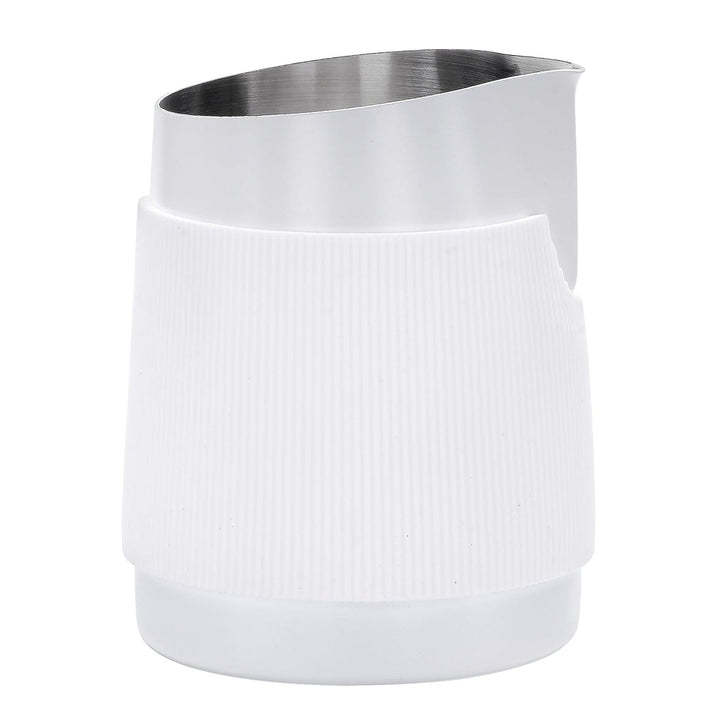 Normcore Milchpitcher grifflos Detailaufnahme – Coffee Coaching Club 14