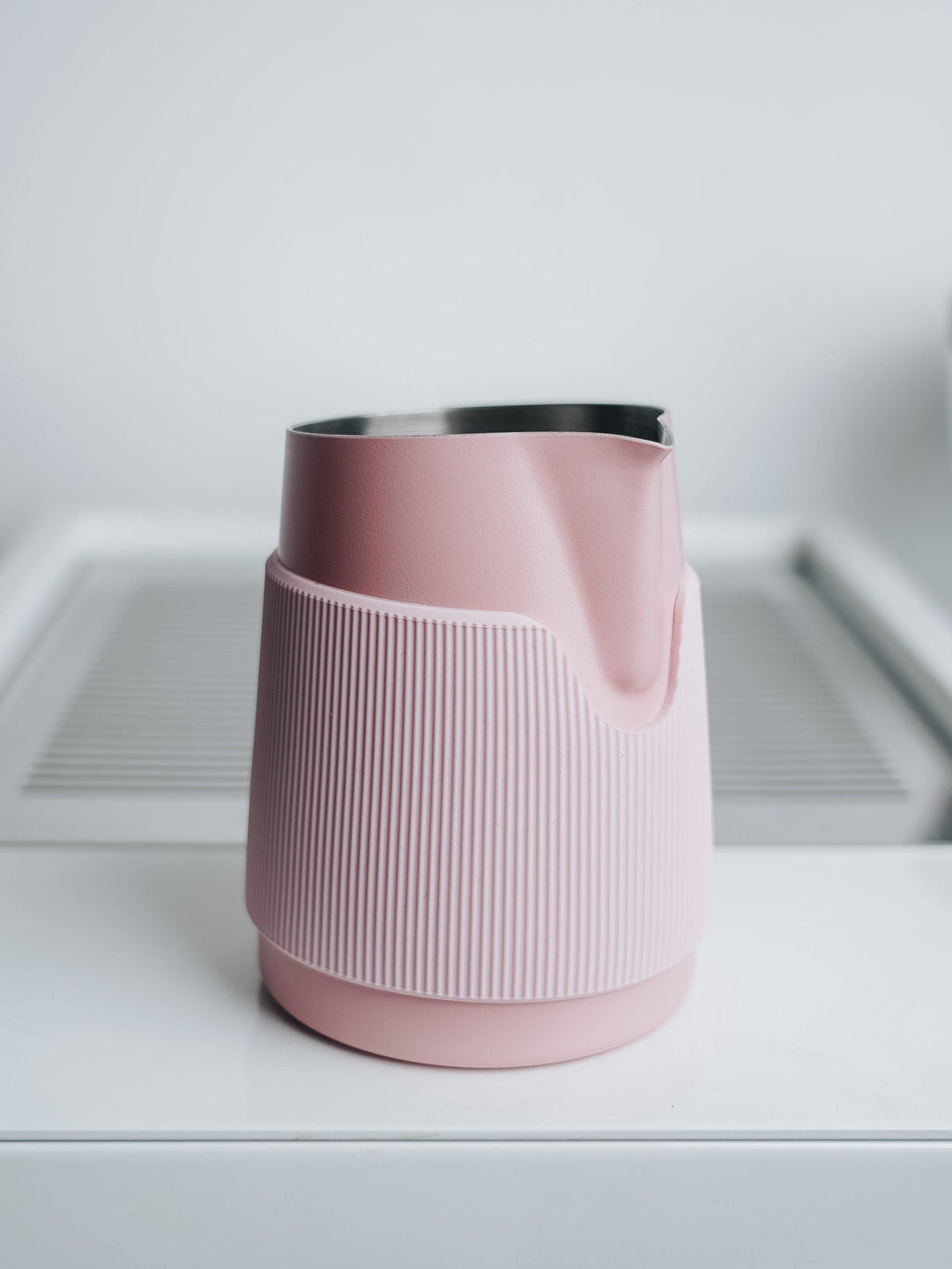 Normcore Milchpitcher grifflos Farbvarianten Übersicht – Coffee Coaching Club 10