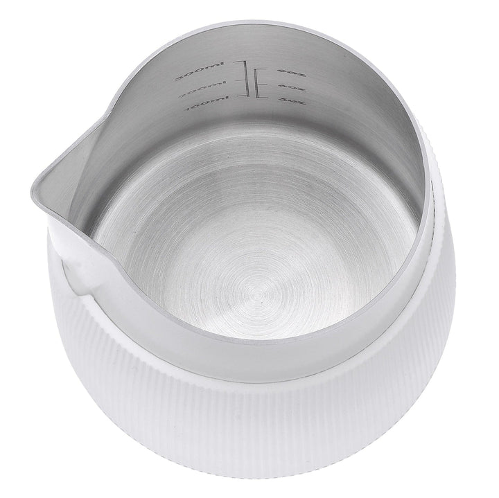 Normcore Milchpitcher 450 ml Rund Weiss seitlich handleless – Coffee Coaching Club 5