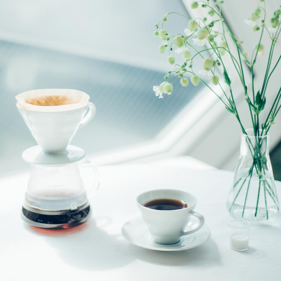 Tazza in ceramica e piattino Hario con design V60 150ml - Bianco - Coffee Coaching Club