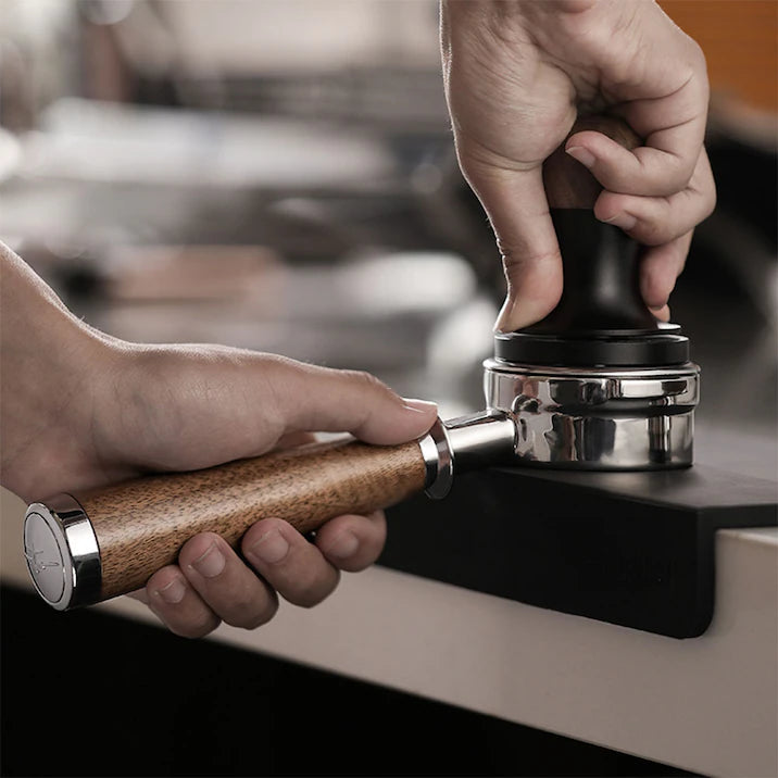 MHW-3BOMBER Portafiltro sin fondo 58 mm para La Marzocco (E61) - Coffee Coaching Club