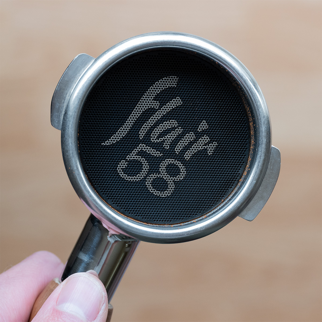Flair 58 Etched Puck Screen mit Laser-Logo – Coffee Coaching Club 2