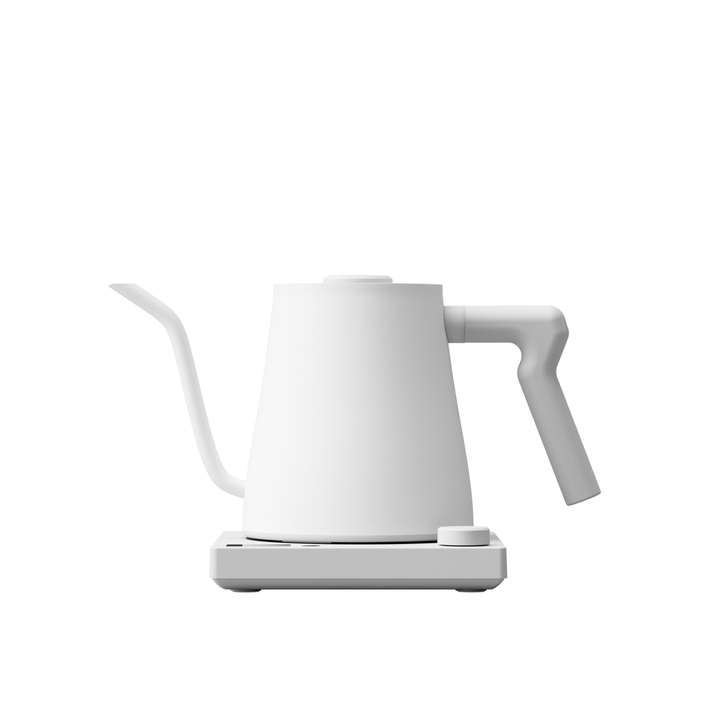 Varia AURA 0.8L Gooseneck-Ausguss beim Giessen – Coffee Coaching Club 3