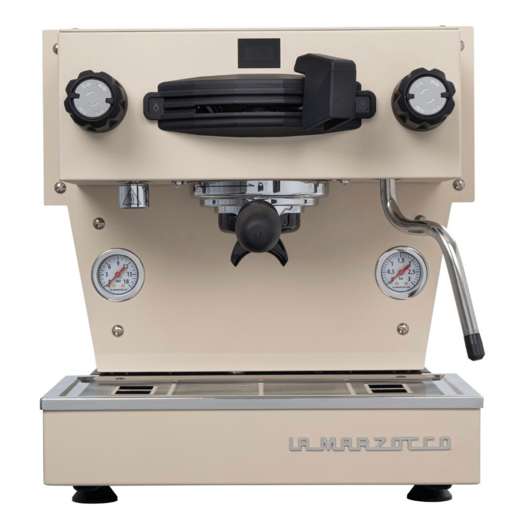 La Marzocco Linea Mini R in Cremeweiss – Frontansicht – Coffee Coaching Club