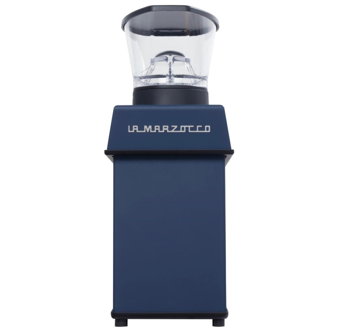 La Marzocco Pico in Marineblau – Frontansicht – Coffee Coaching Club