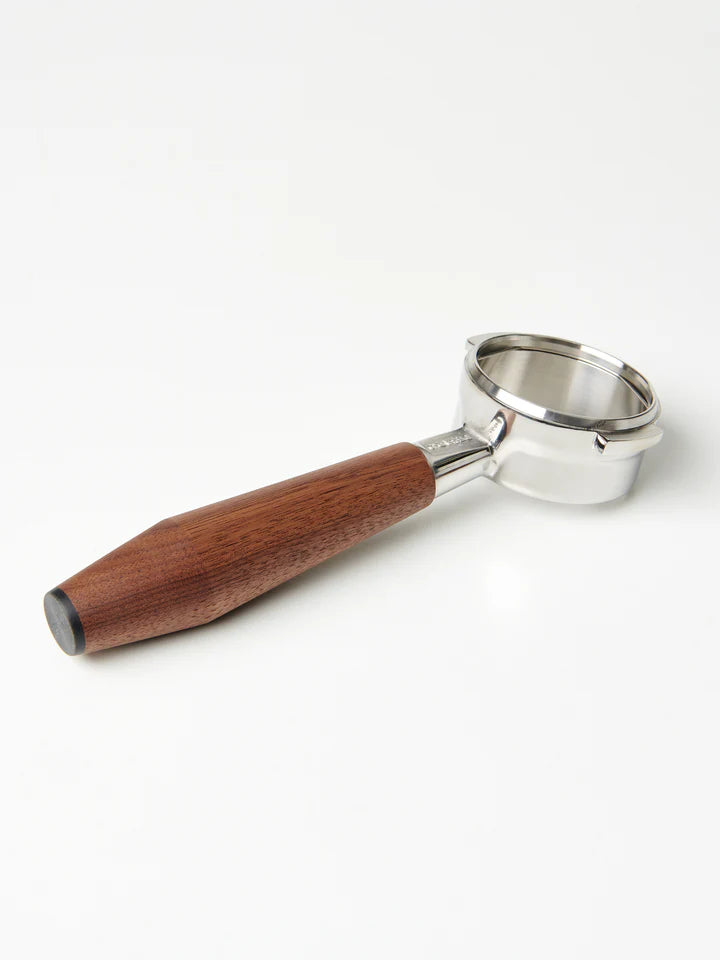 Pesado Specht Design Doppelauslauf oder Boden Los Portafilter mit Holzgriff & Metall-Endkappe - Coffee Coaching Club GmbH