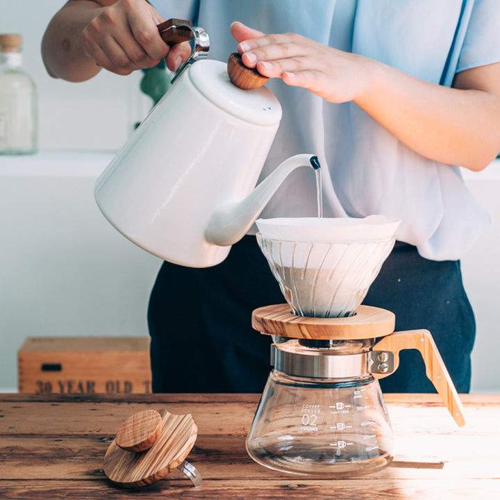 Hario V60 Coffee Server Olivenholz 600 ml Glaskanne – Coffee Coaching Club 2