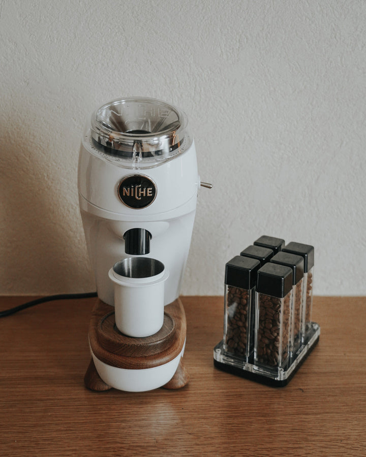 Dosing Cup Normcore Tall blanc, vue détaillée – Coffee Coaching Club 3
