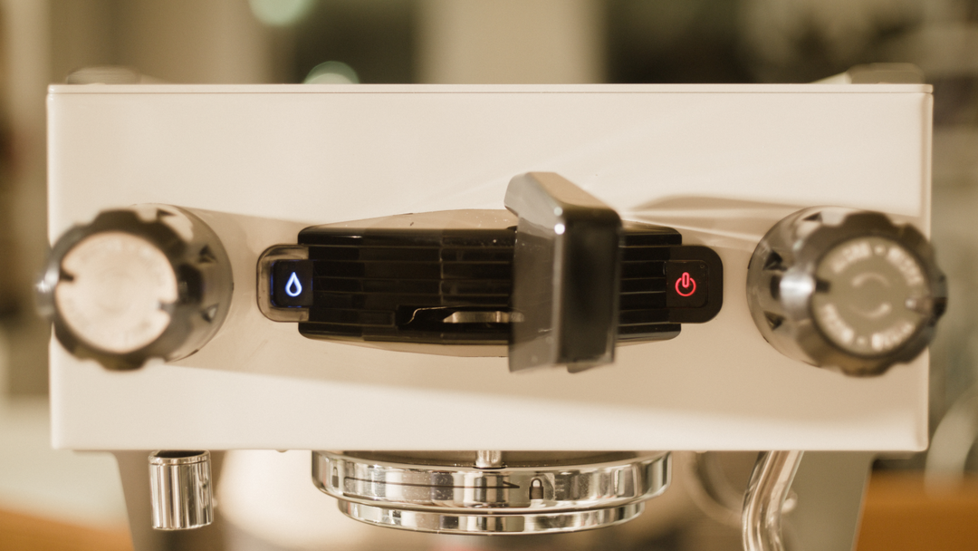 La Marzocco Linea Micra in black – detail view of the brew group and pressure gauge – Coffee Coaching Club