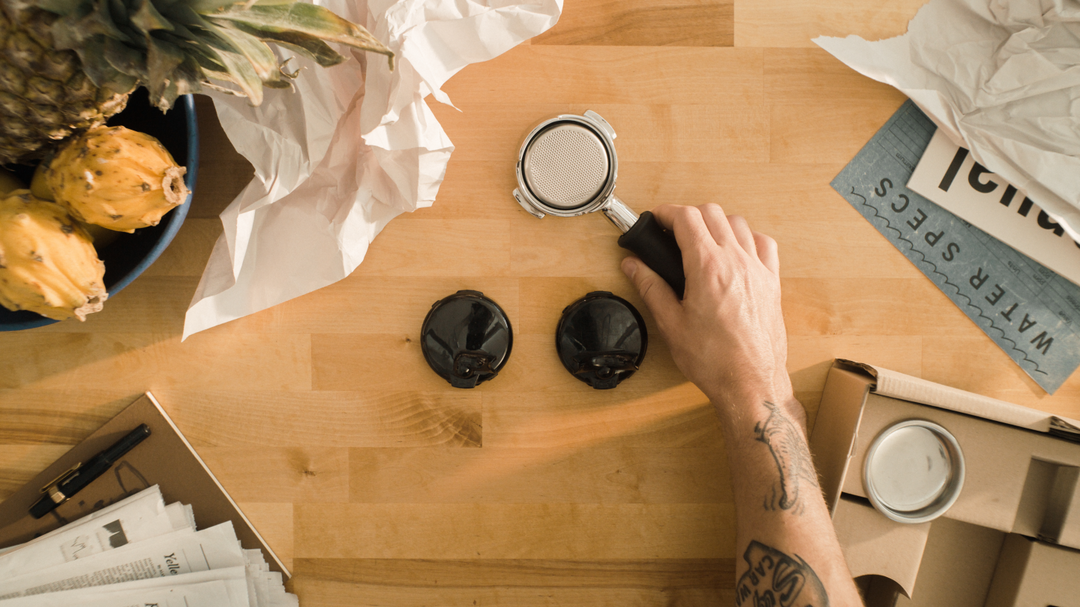 La Marzocco Linea Micra – tamper and espresso ritual on a wooden board – Coffee Coaching Club