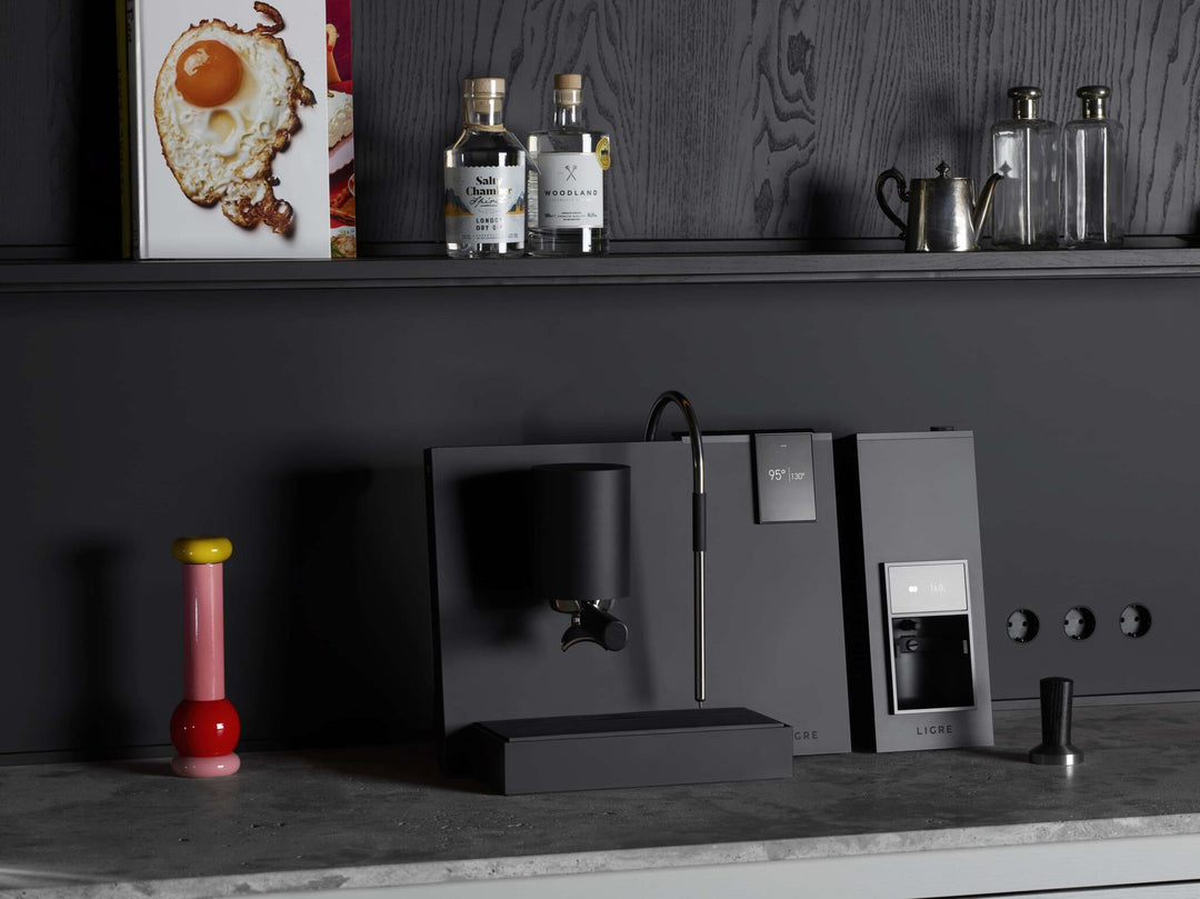 Ligre Youn designer espresso machine in matte black – fully black – Coffee Coaching Club