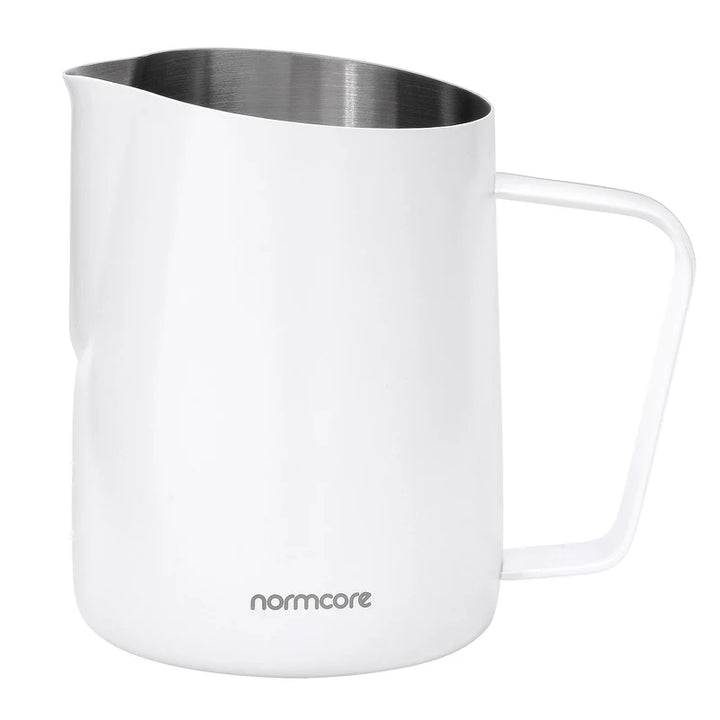Normcore Milchpitcher mit Griff 600 ml – Coffee Coaching Club 5