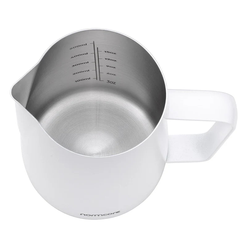 Normcore Milchpitcher mit Griff 600 ml Weiss – Coffee Coaching Club 3