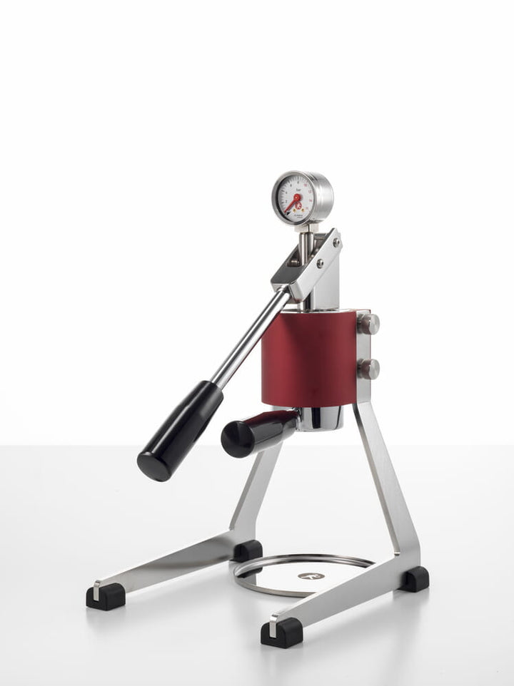 Olympia Express Mina en rojo: vista oblicua con palanca y manómetro