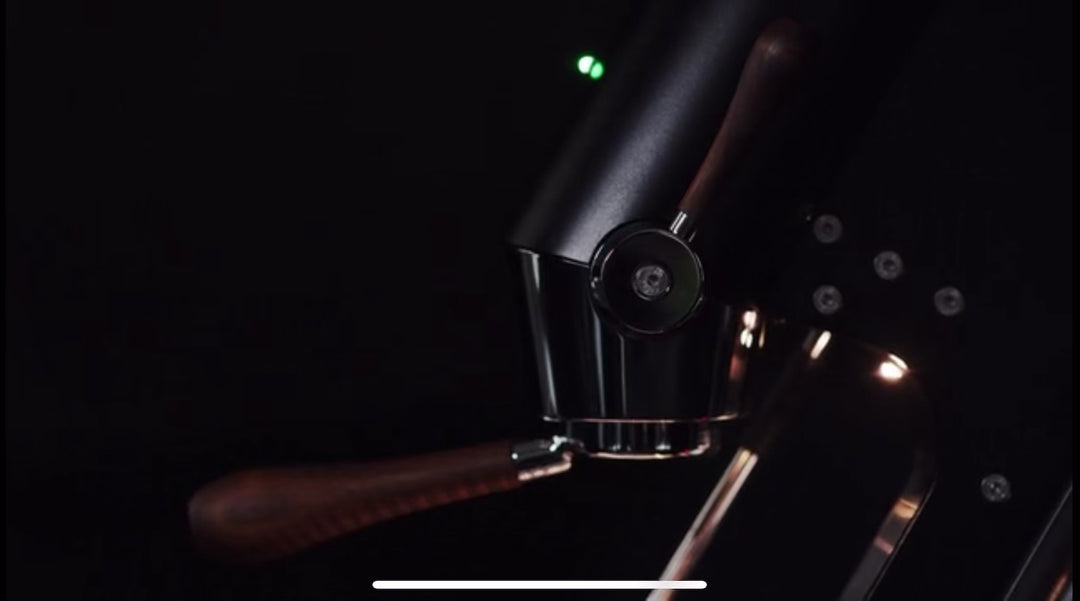 Manument Leva – L’horlogerie suisse dans un expresso