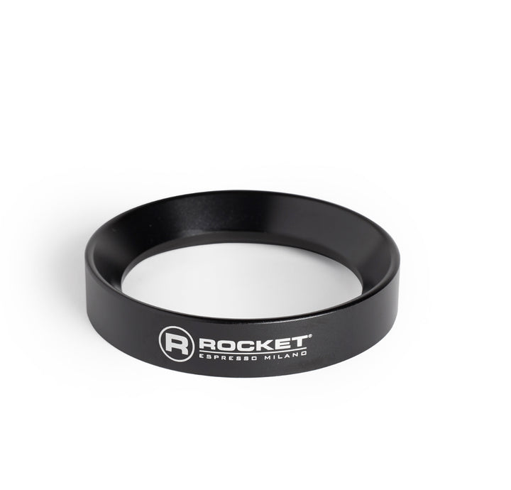 Funil doseador Rocket magnético preto sobre porta-filtro – Coffee Coaching Club 1