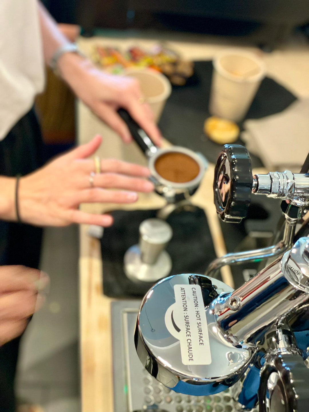Team Event Workshop – Café moído no porta-filtro antes de calcar – Coffee Coaching Club