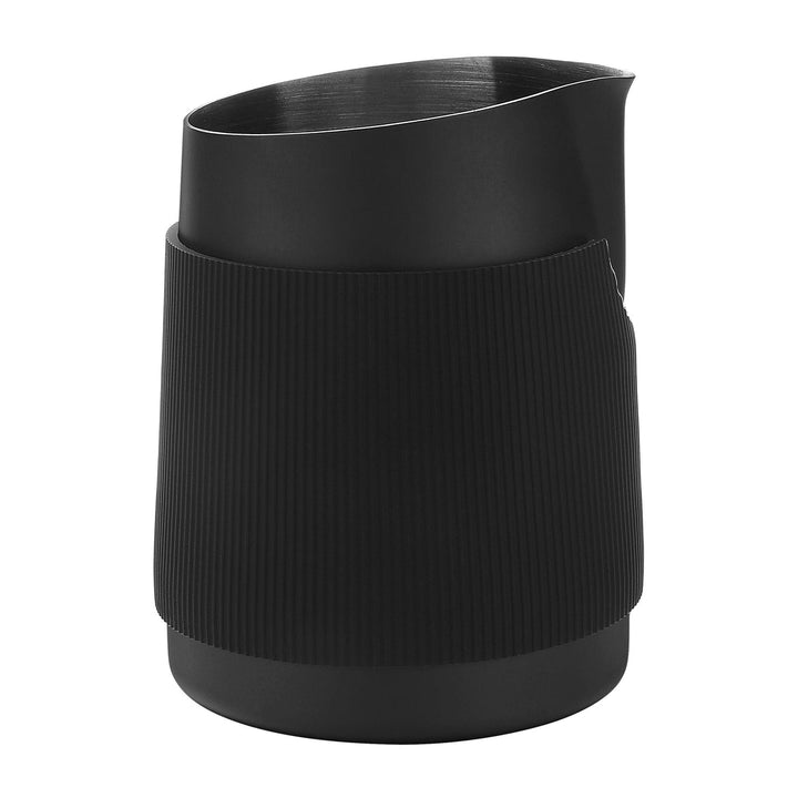 Normcore, jarro de leite 450 ml sem pega, vista lateral – Coffee Coaching Club 6