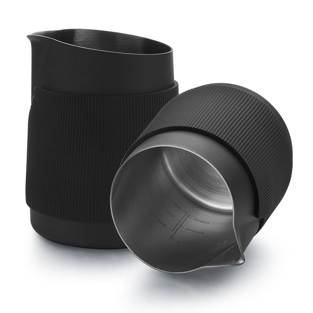 Normcore, jarro de leite sem pega, 450 ml, bico afiado para latte art – Coffee Coaching Club 1