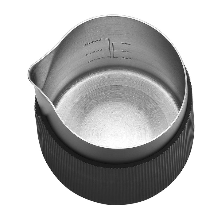Normcore, jarro de leite 450 ml, bico de precisão afiado para linhas finas – Coffee Coaching Club 2